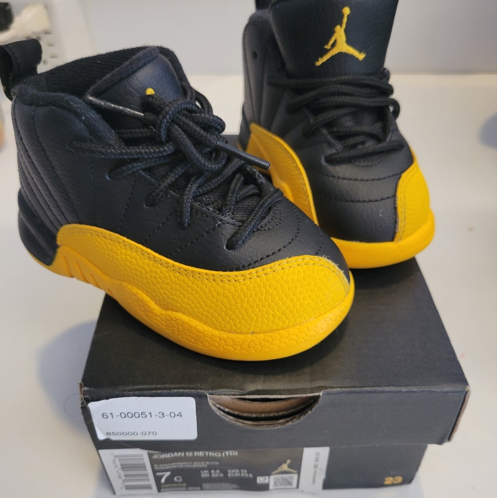 Retro 12 University Gold